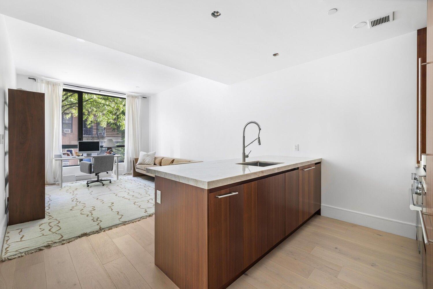 244 E 52ND Street # 2A, New York (Manhattan), NY 10022