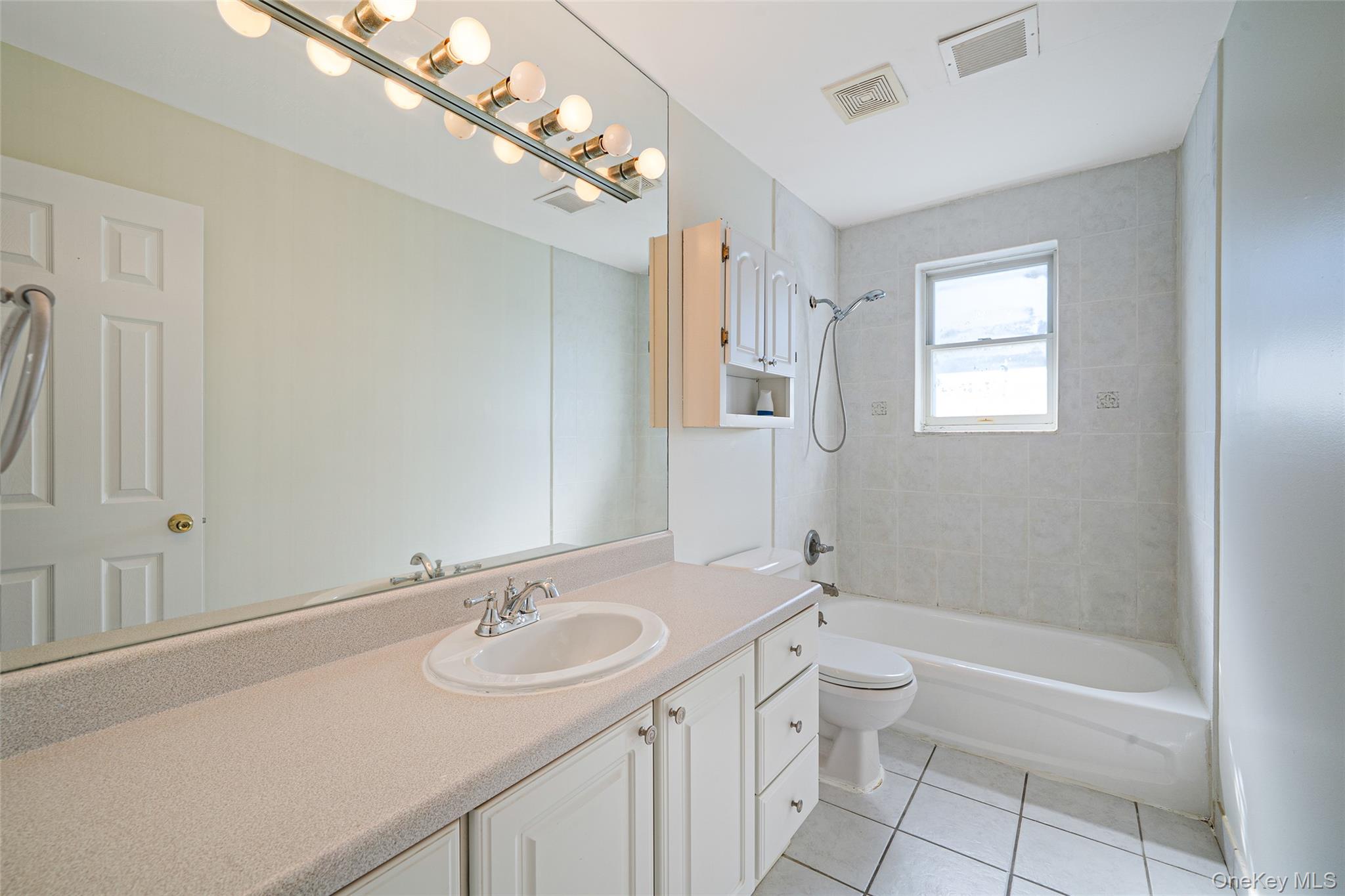 183 Atlantic Avenue # 2, Lynbrook, NY 11563