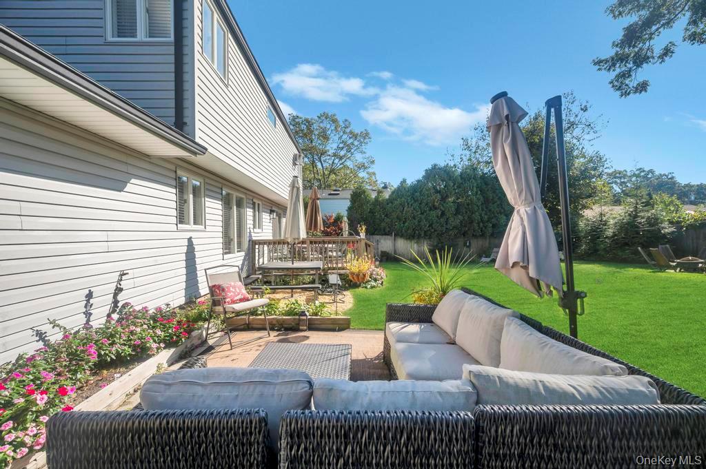 20 Peak Street, Ronkonkoma, NY 11779