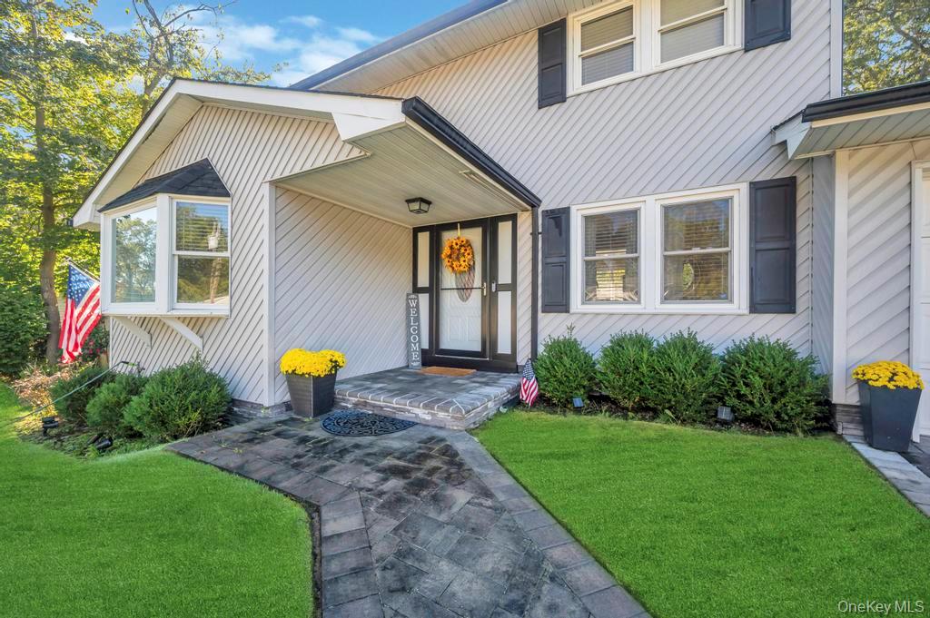 20 Peak Street, Ronkonkoma, NY 11779