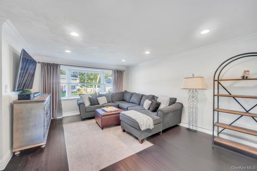 20 Peak Street, Ronkonkoma, NY 11779