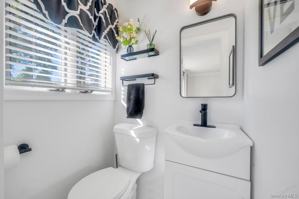 20 Peak Street, Ronkonkoma, NY 11779