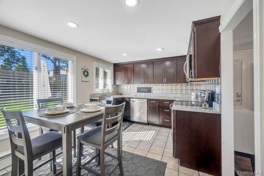 20 Peak Street, Ronkonkoma, NY 11779