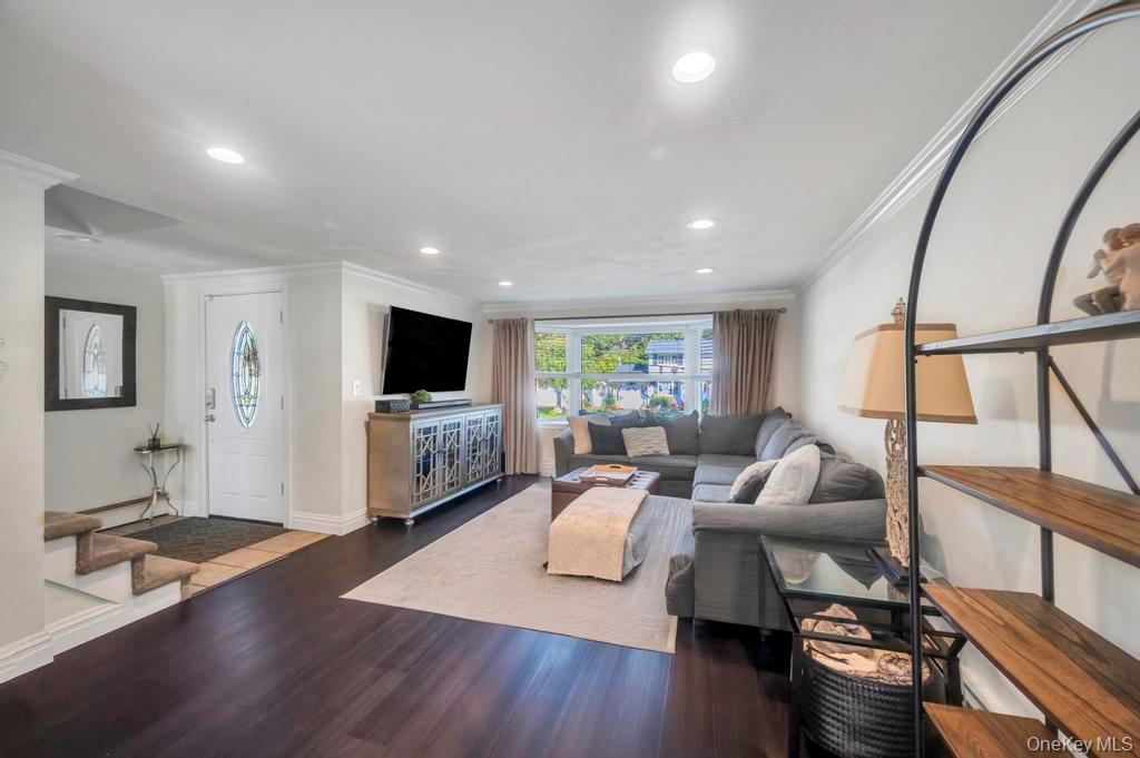 20 Peak Street, Ronkonkoma, NY 11779