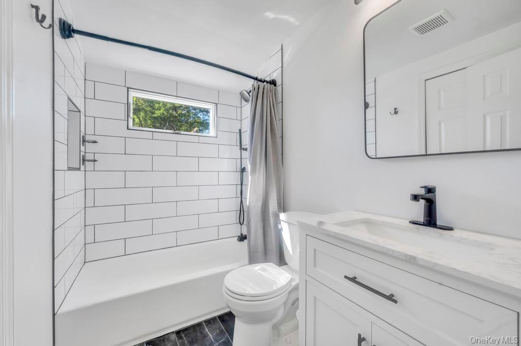 20 Peak Street, Ronkonkoma, NY 11779