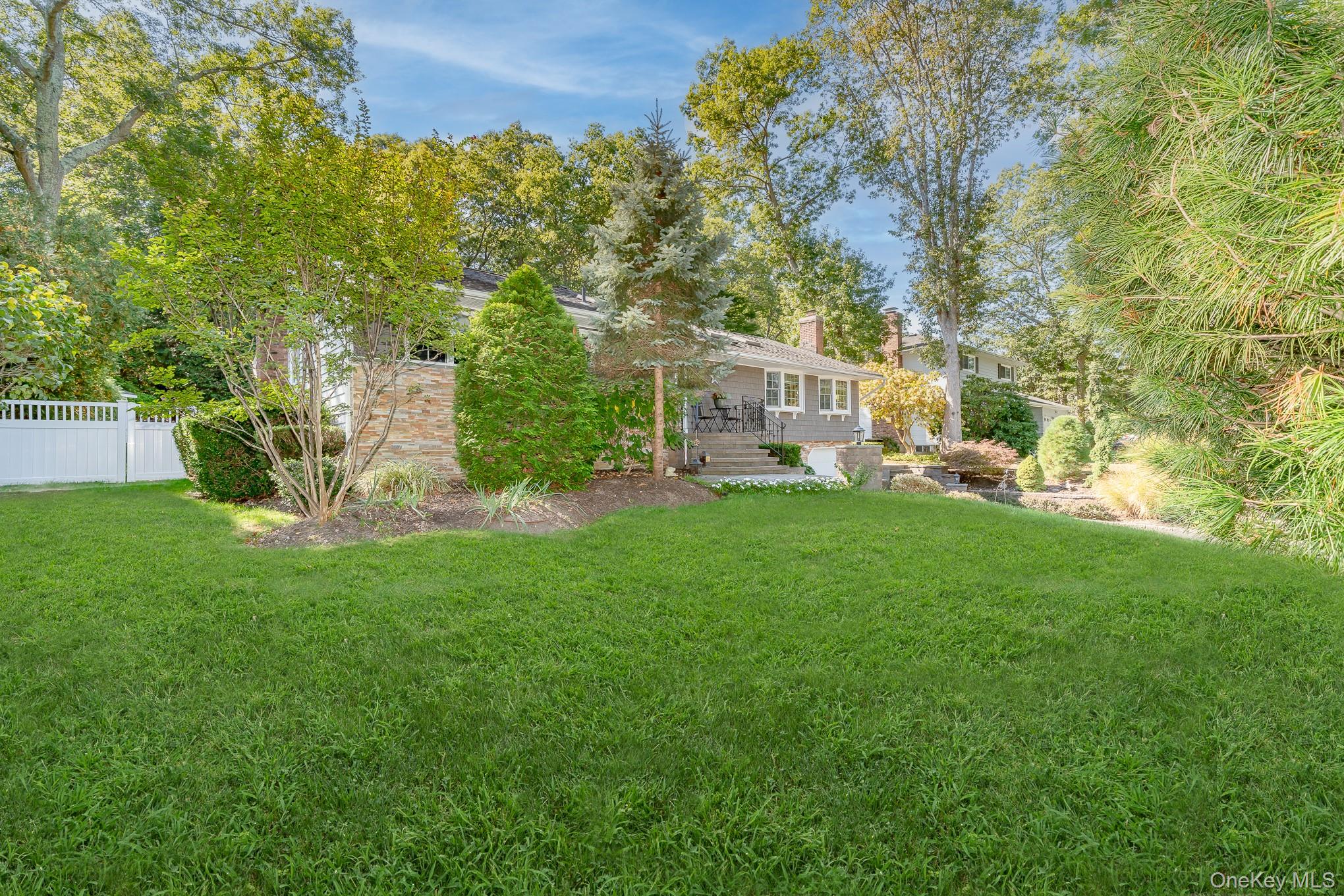 48 Glenwood Drive, Hauppauge, NY 11788