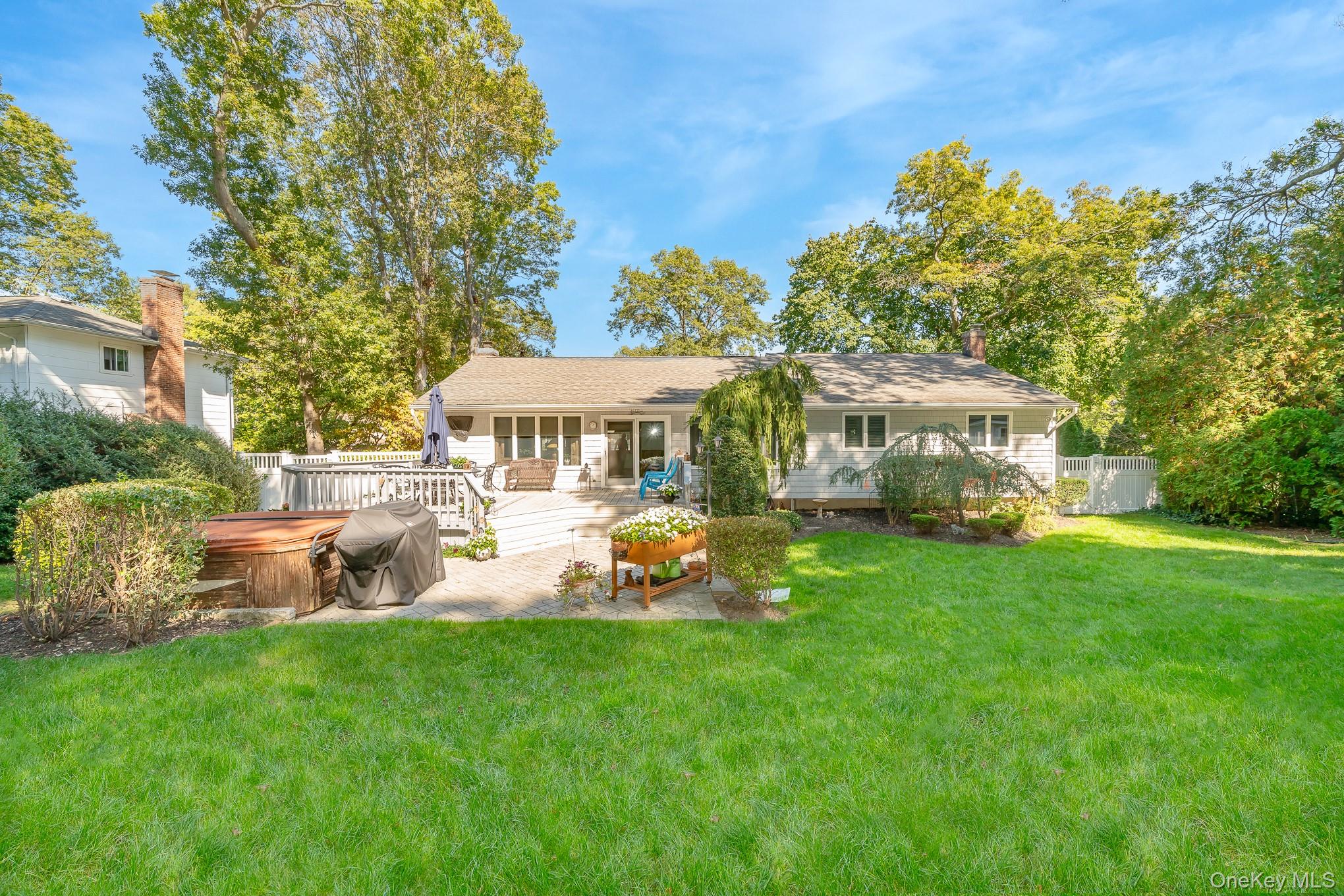 48 Glenwood Drive, Hauppauge, NY 11788