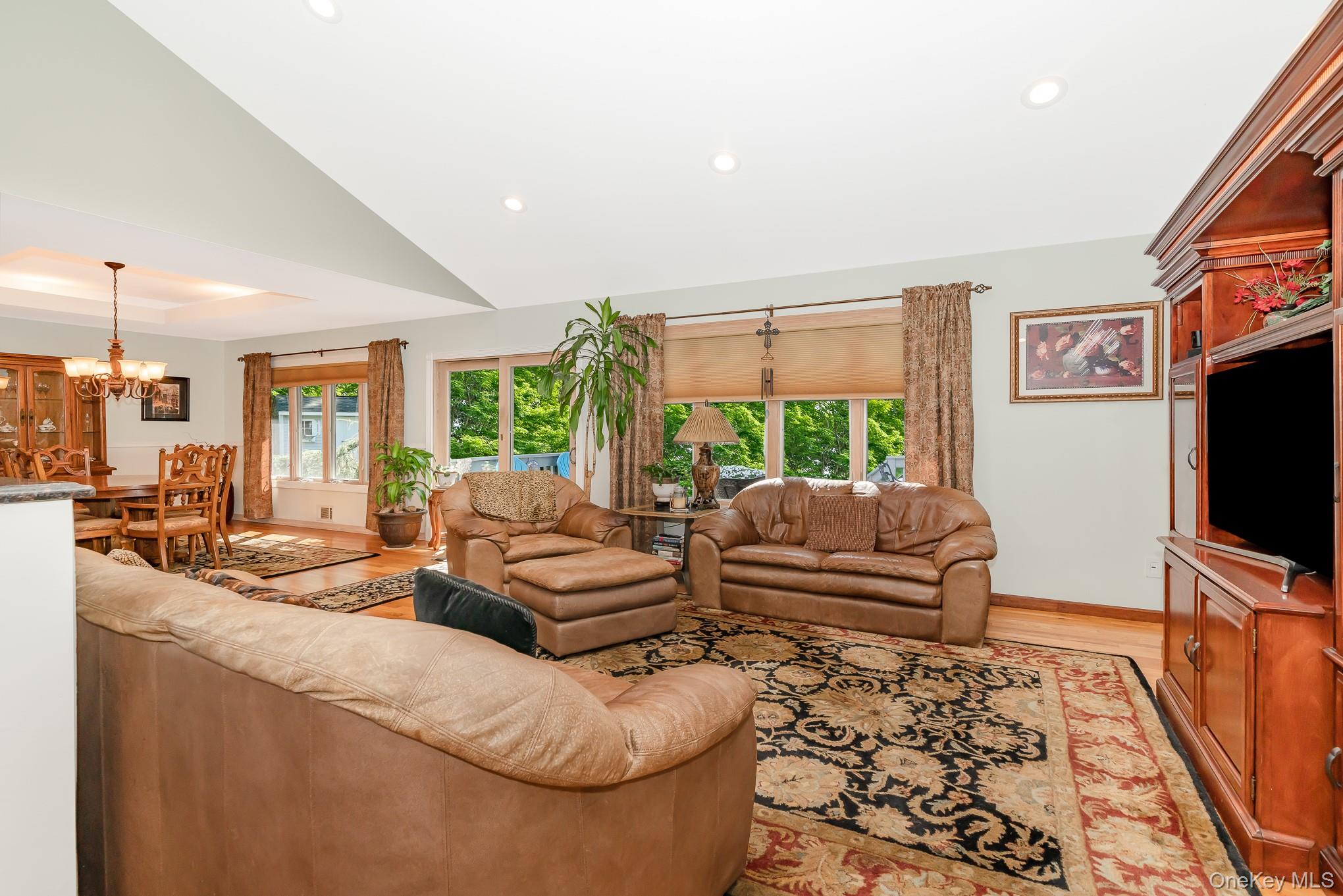 48 Glenwood Drive, Hauppauge, NY 11788