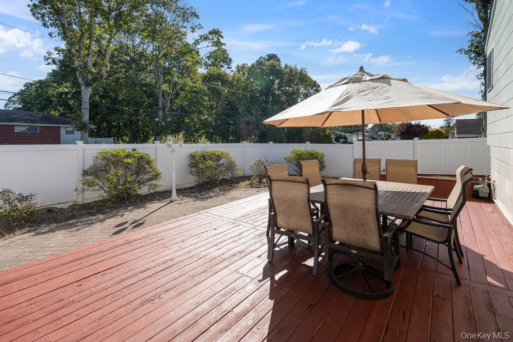 21 Larry Road, Selden, NY 11784