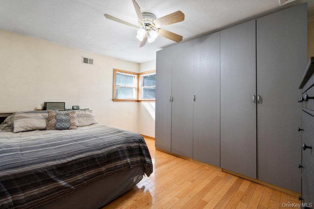 21 Larry Road, Selden, NY 11784