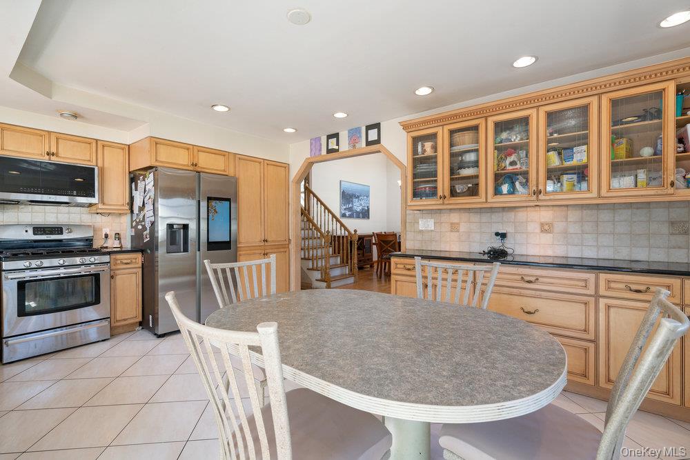 21 Larry Road, Selden, NY 11784