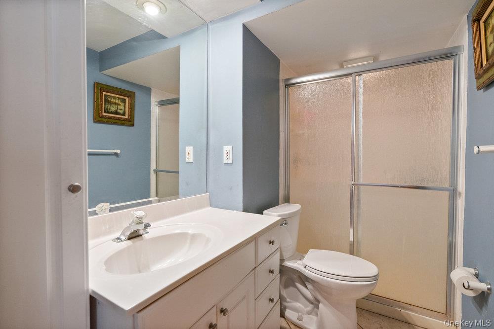 21 Larry Road, Selden, NY 11784