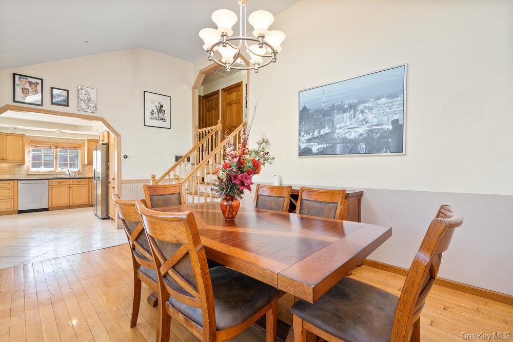 21 Larry Road, Selden, NY 11784