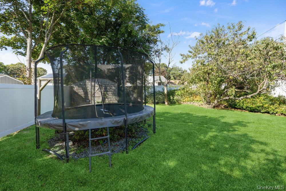 21 Larry Road, Selden, NY 11784