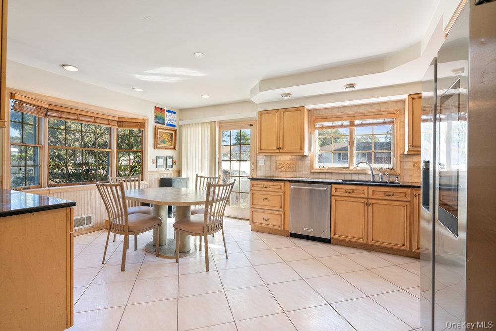 21 Larry Road, Selden, NY 11784