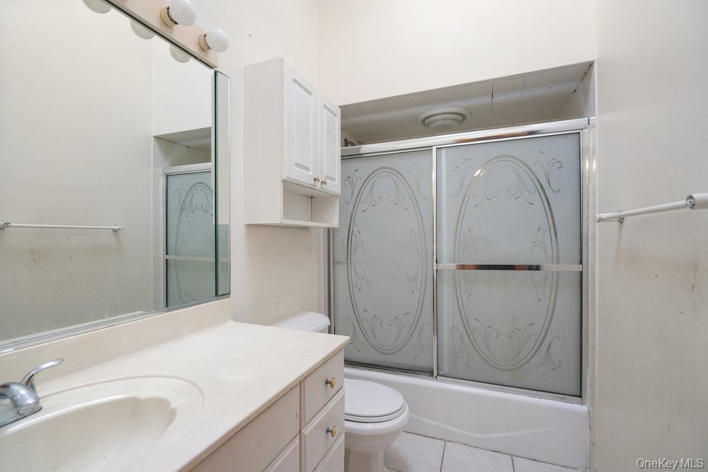 21 Larry Road, Selden, NY 11784