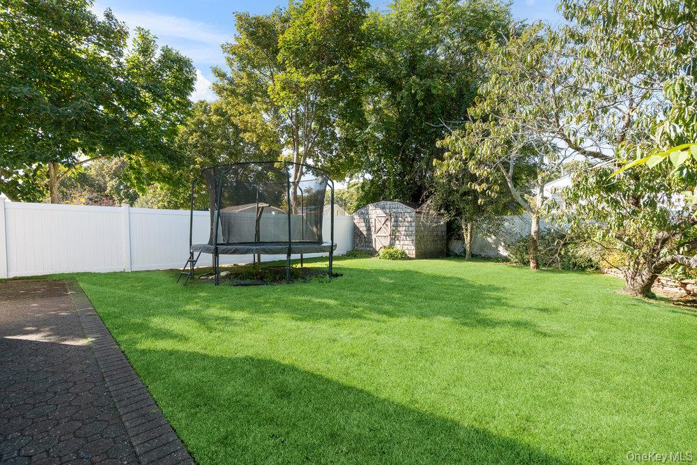 21 Larry Road, Selden, NY 11784