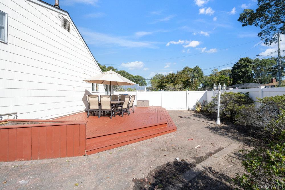 21 Larry Road, Selden, NY 11784