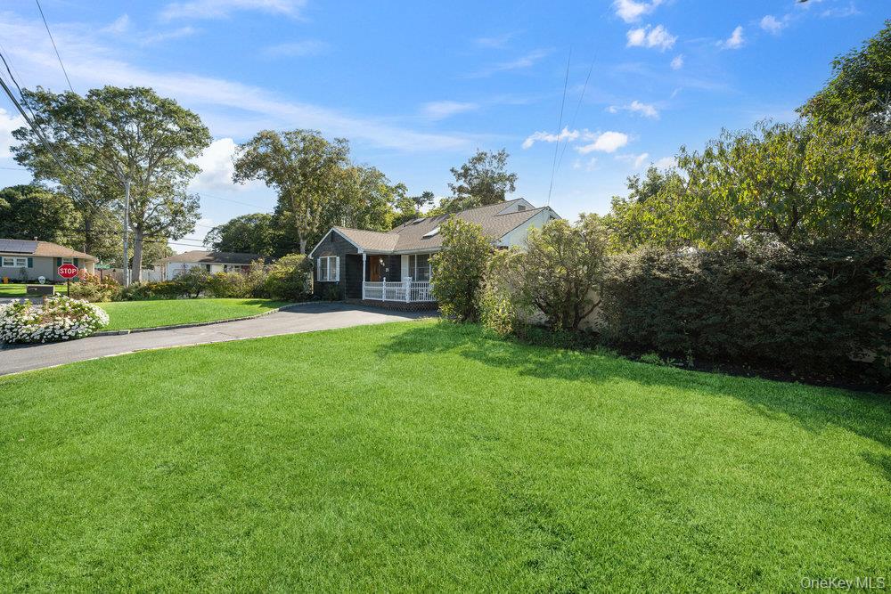 21 Larry Road, Selden, NY 11784