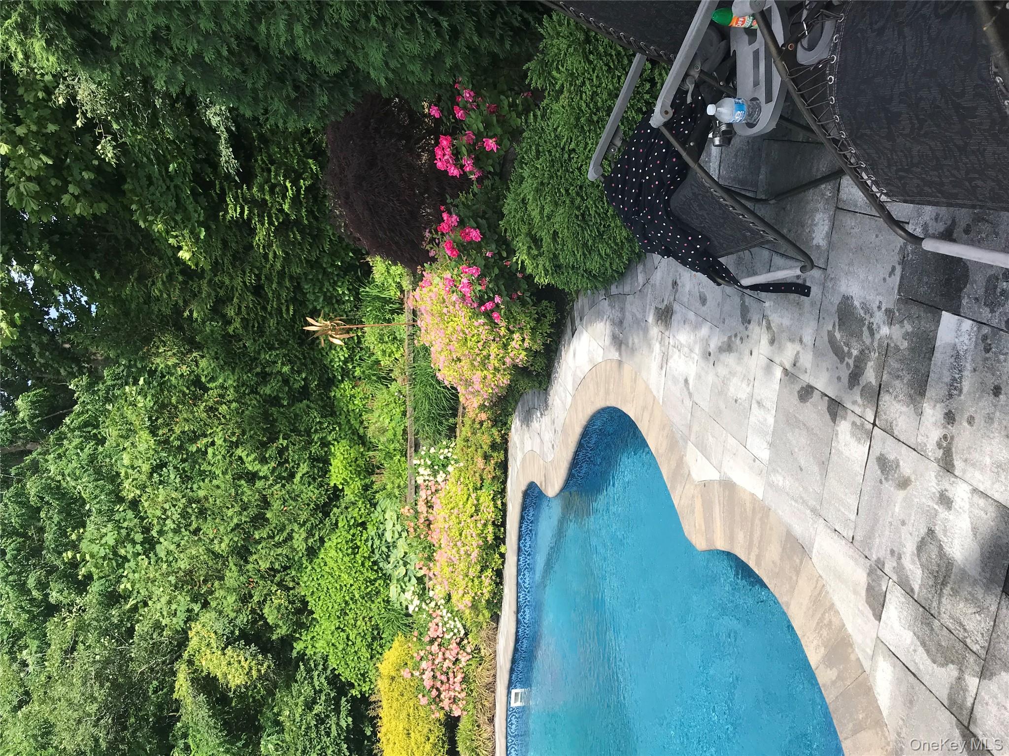 27 Mohring Bay Court, Bayville, NY 11709