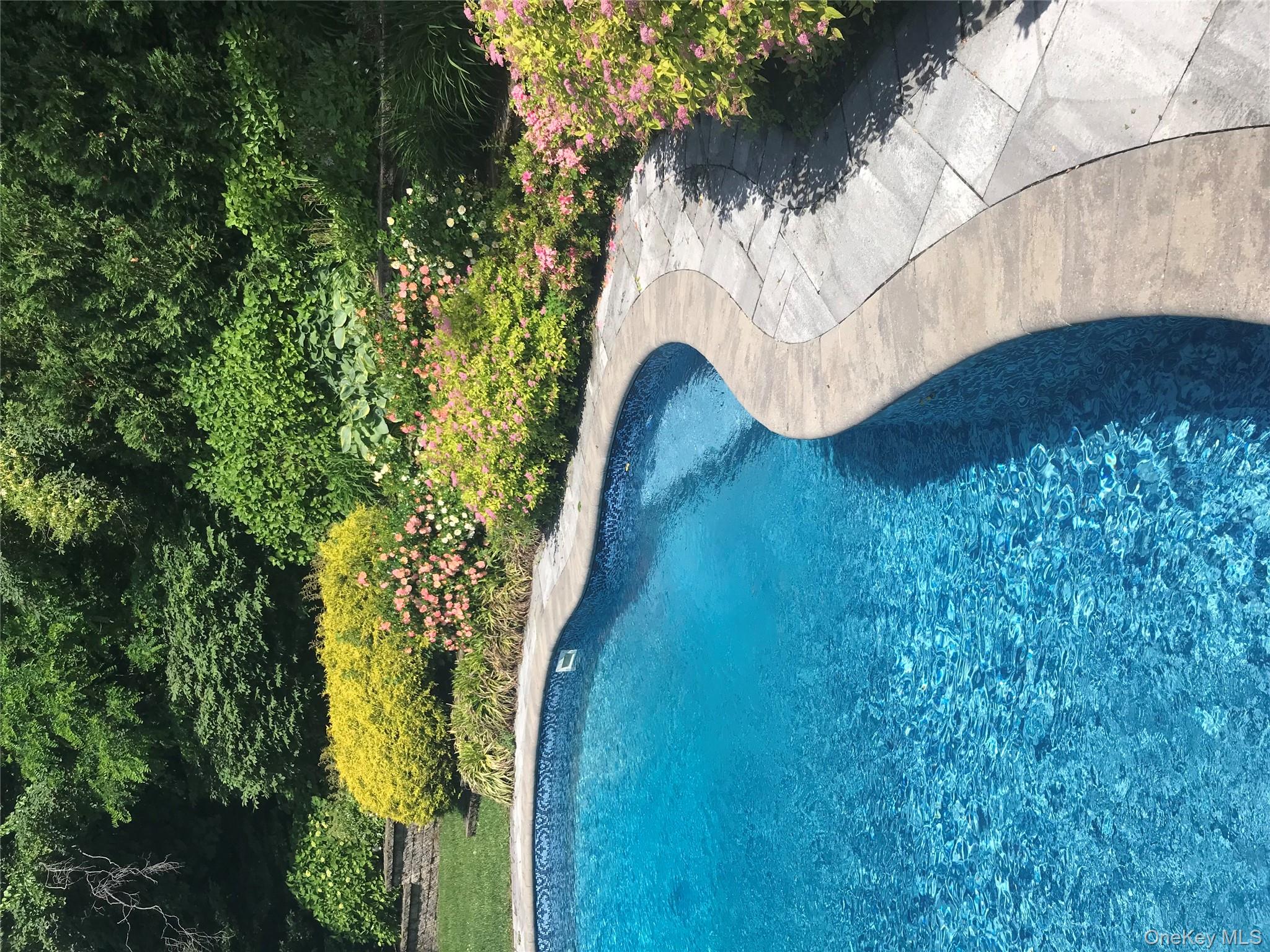 27 Mohring Bay Court, Bayville, NY 11709