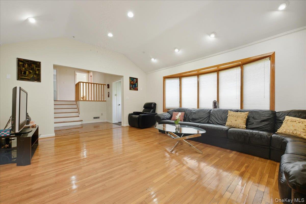 1982 Stratford Drive, Westbury, NY 11590