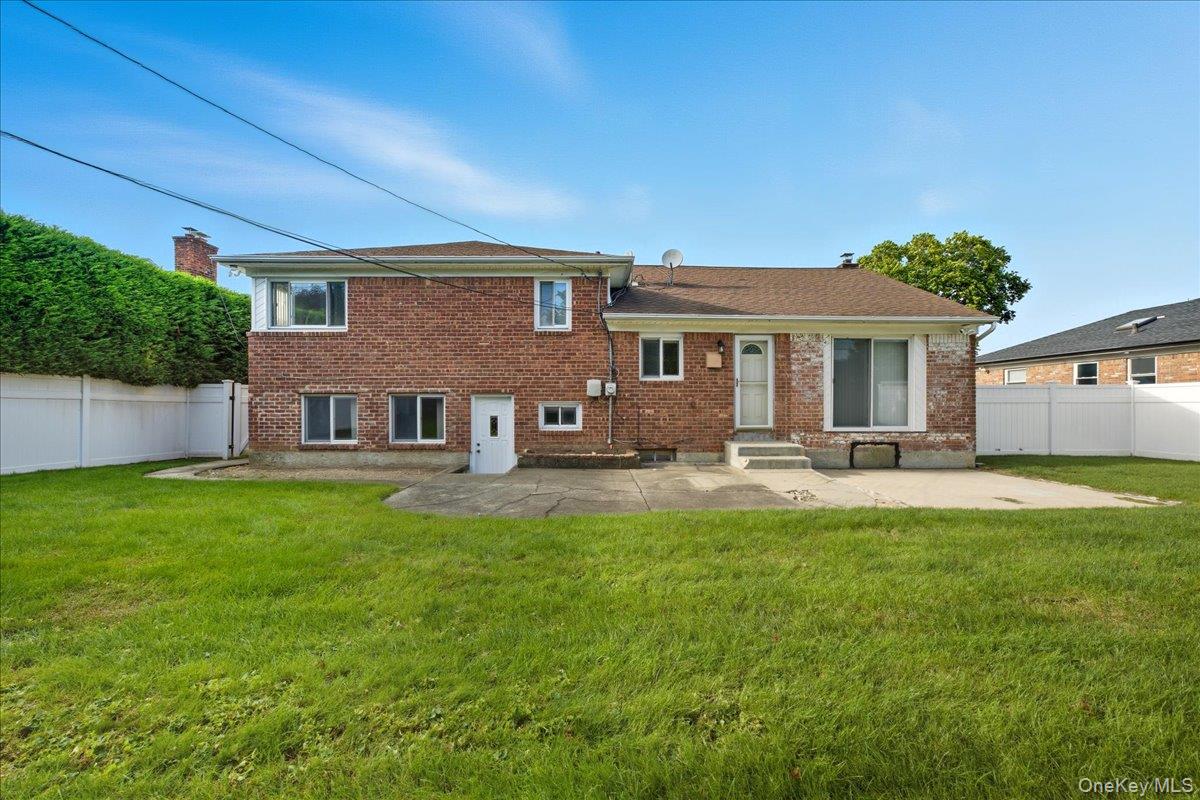 1982 Stratford Drive, Westbury, NY 11590