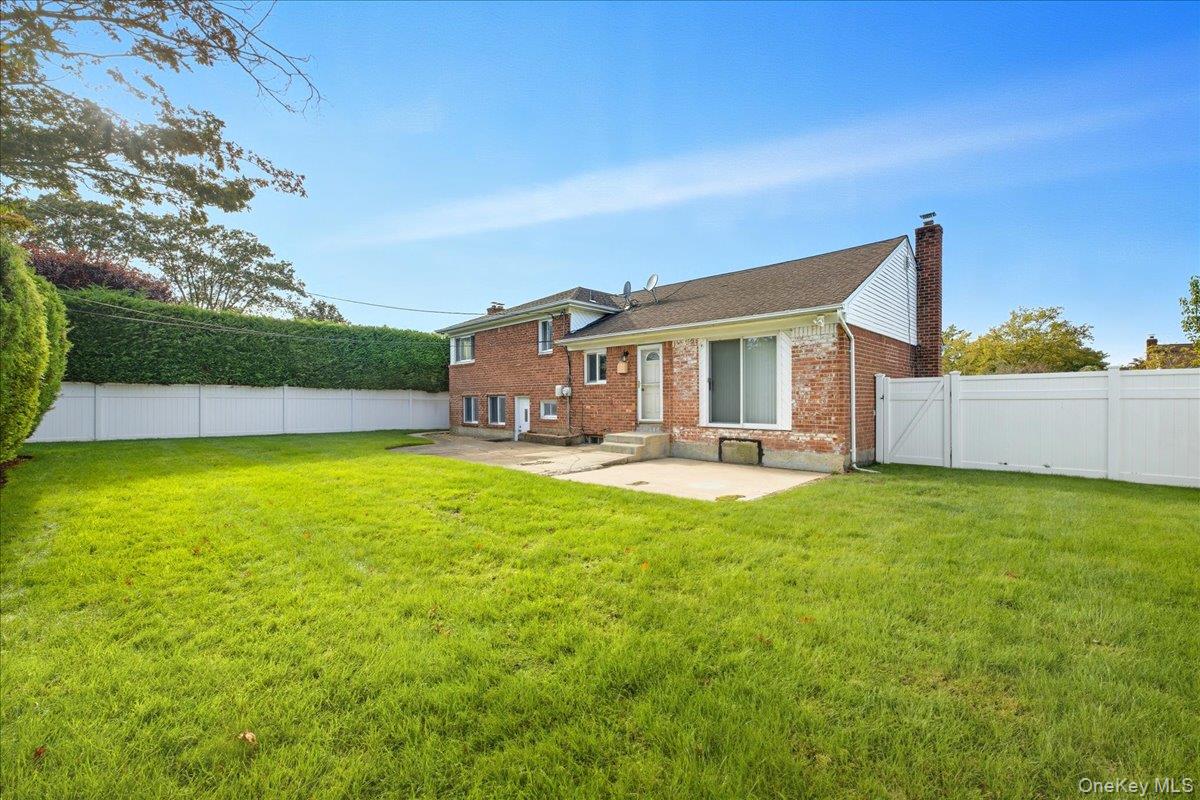 1982 Stratford Drive, Westbury, NY 11590