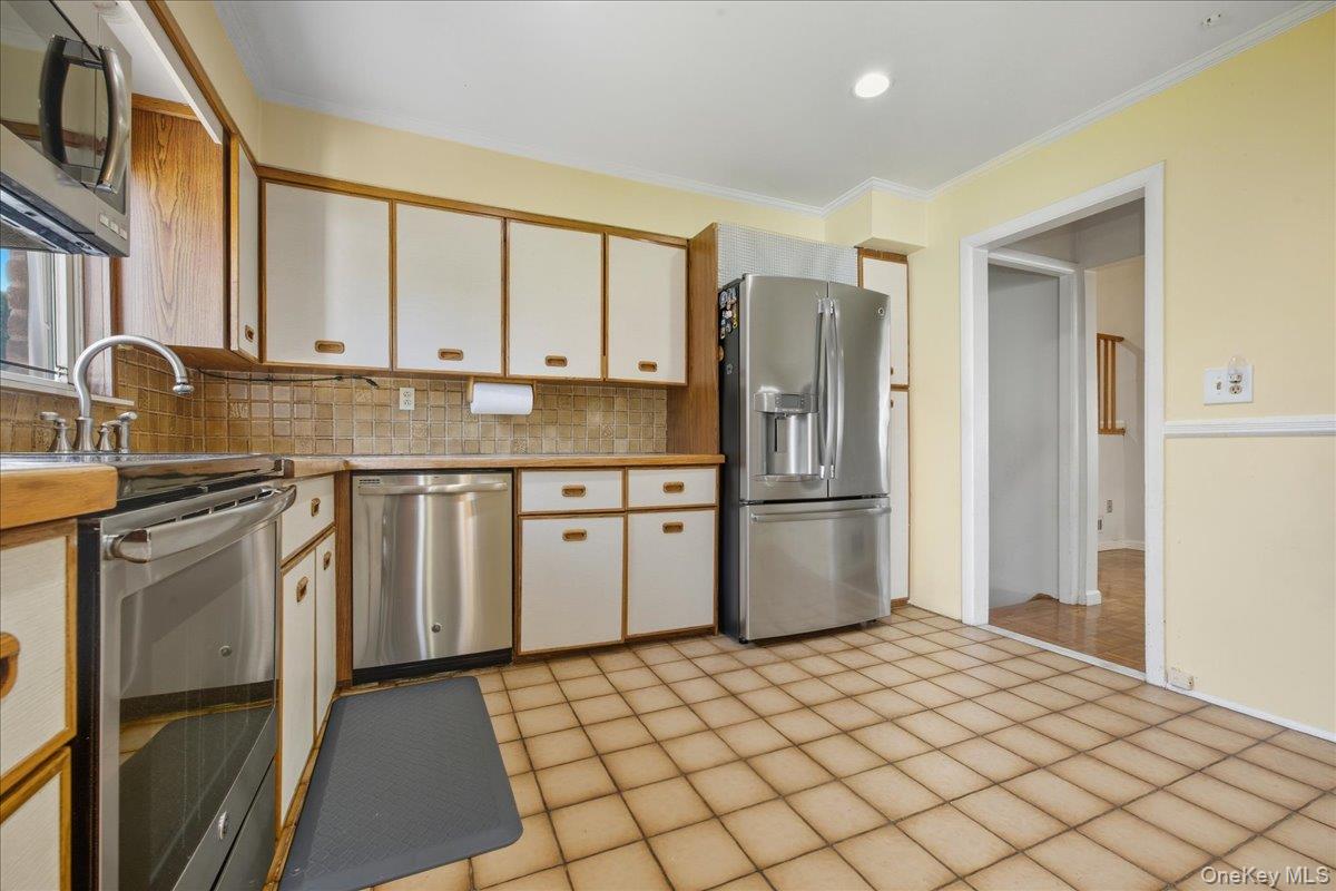 1982 Stratford Drive, Westbury, NY 11590