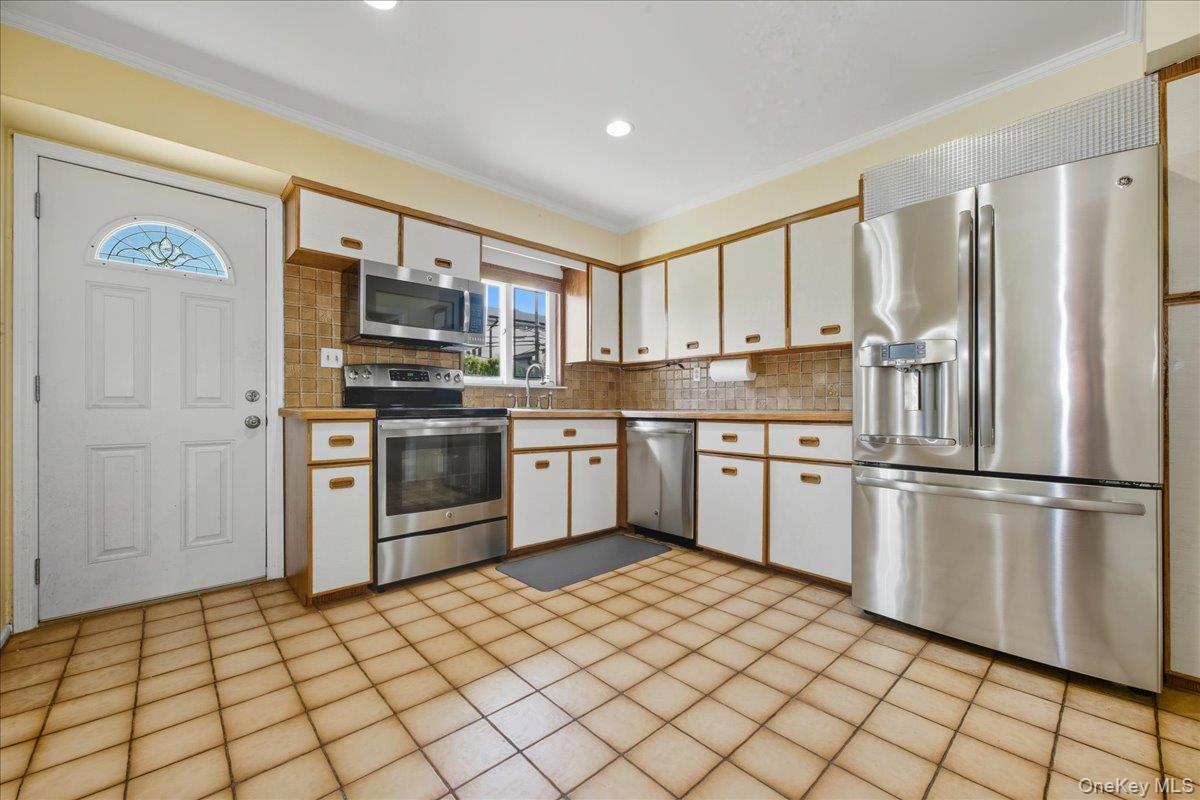 1982 Stratford Drive, Westbury, NY 11590