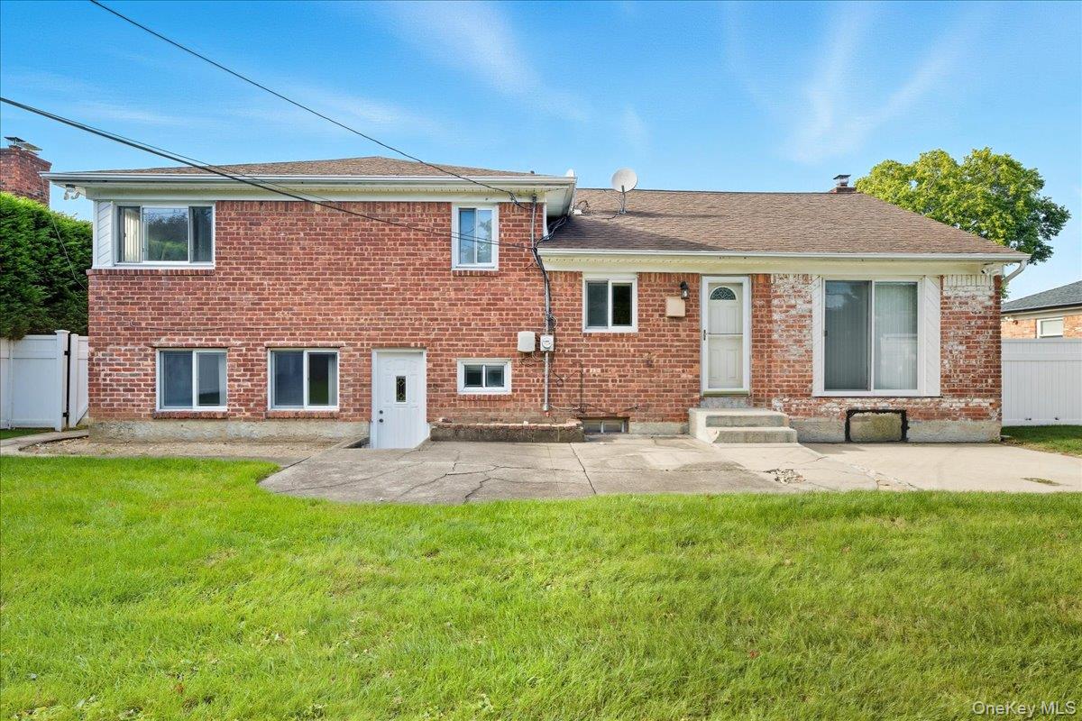 1982 Stratford Drive, Westbury, NY 11590