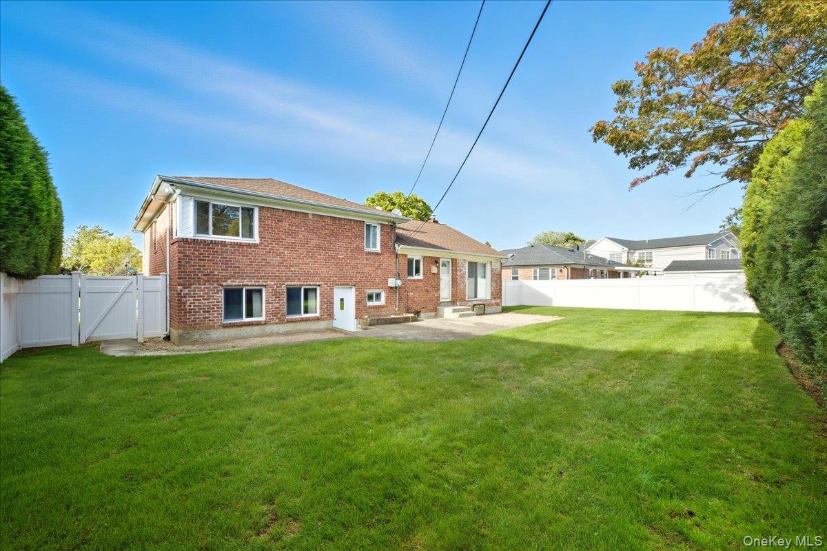 1982 Stratford Drive, Westbury, NY 11590