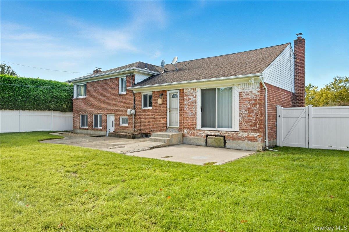 1982 Stratford Drive, Westbury, NY 11590