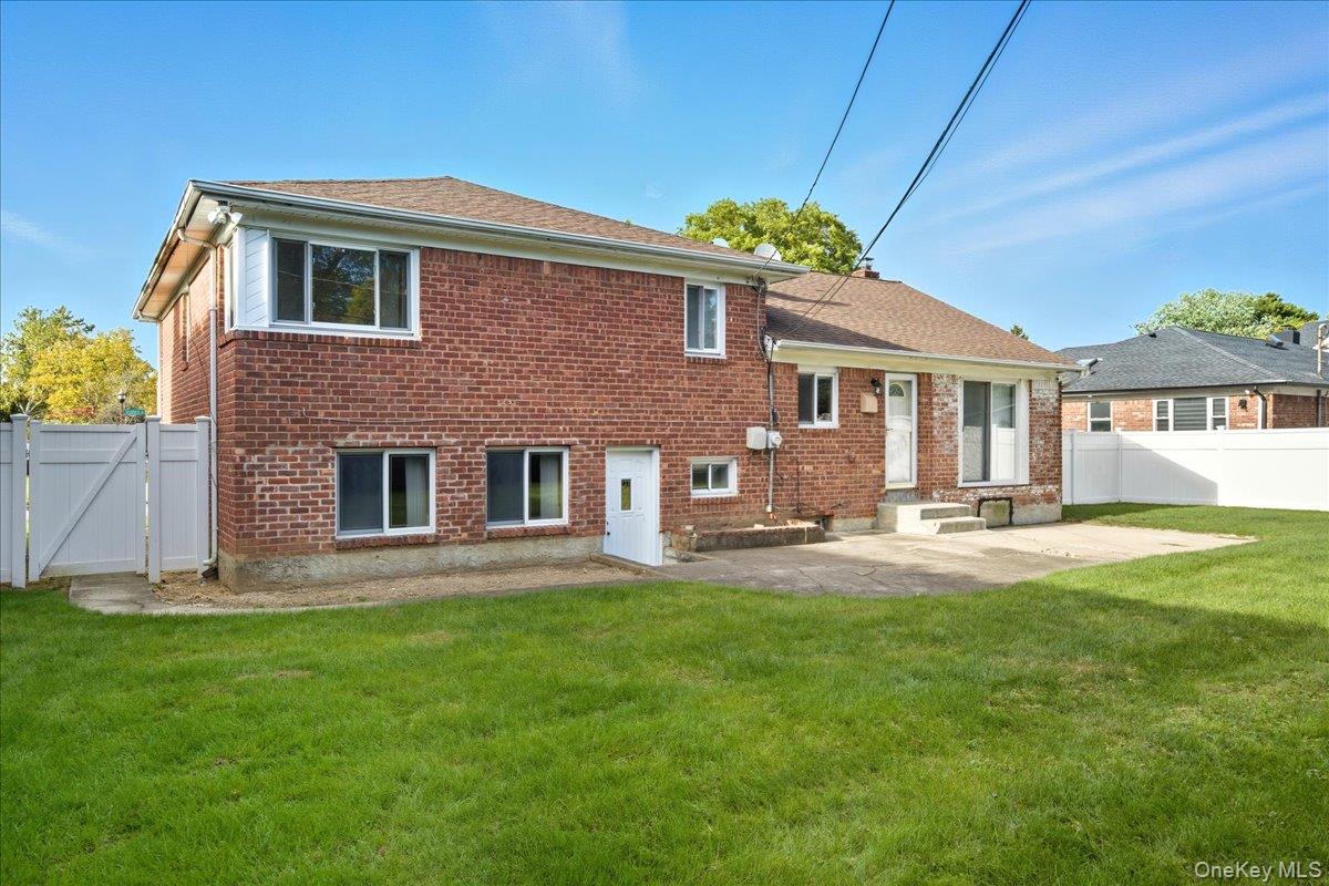 1982 Stratford Drive, Westbury, NY 11590