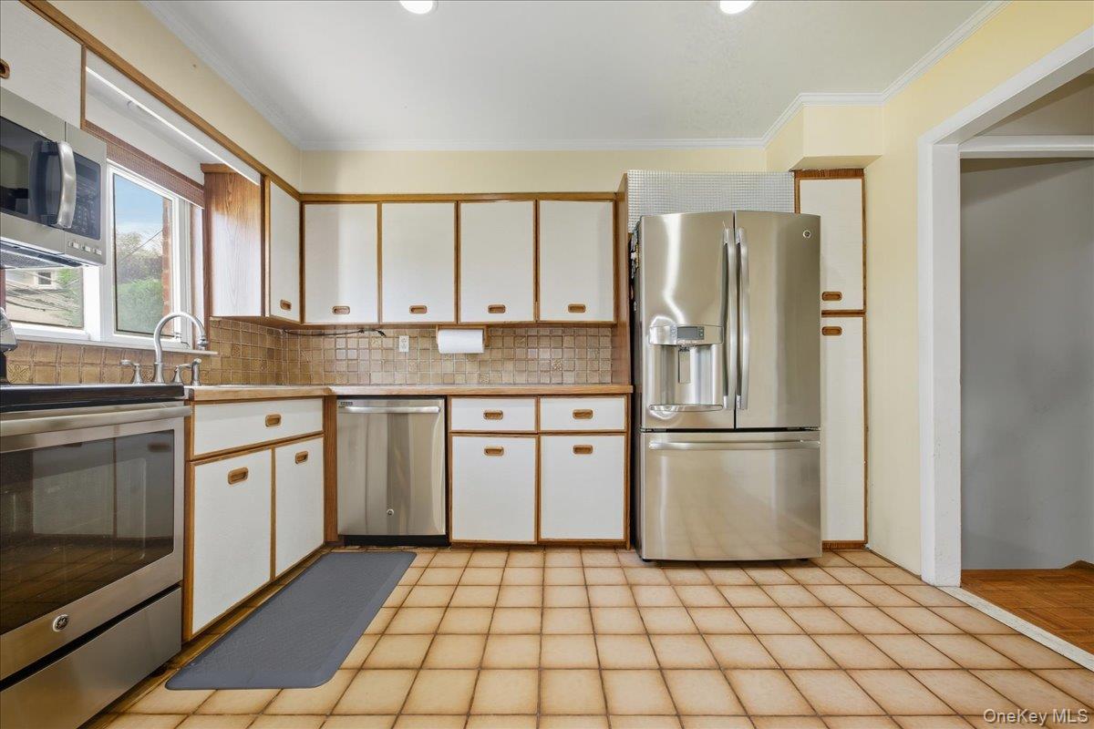 1982 Stratford Drive, Westbury, NY 11590