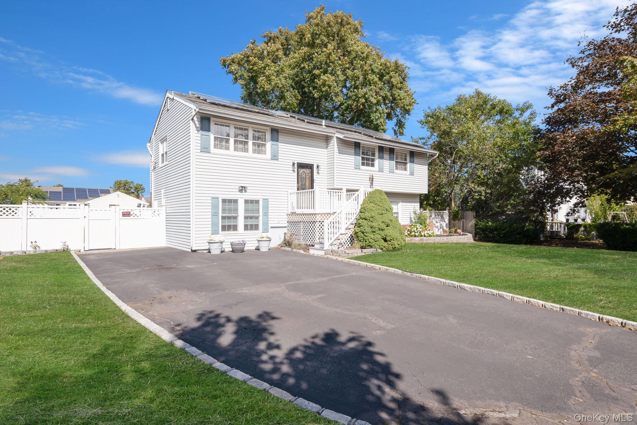 50 Forte Avenue, Medford, NY 11763