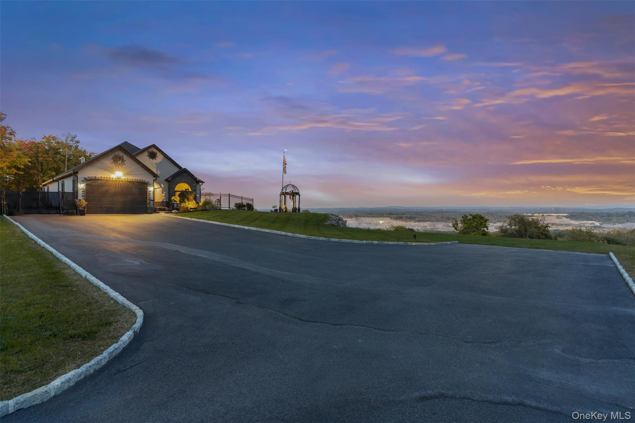 1582 Route 9W, Marlboro, NY 12542