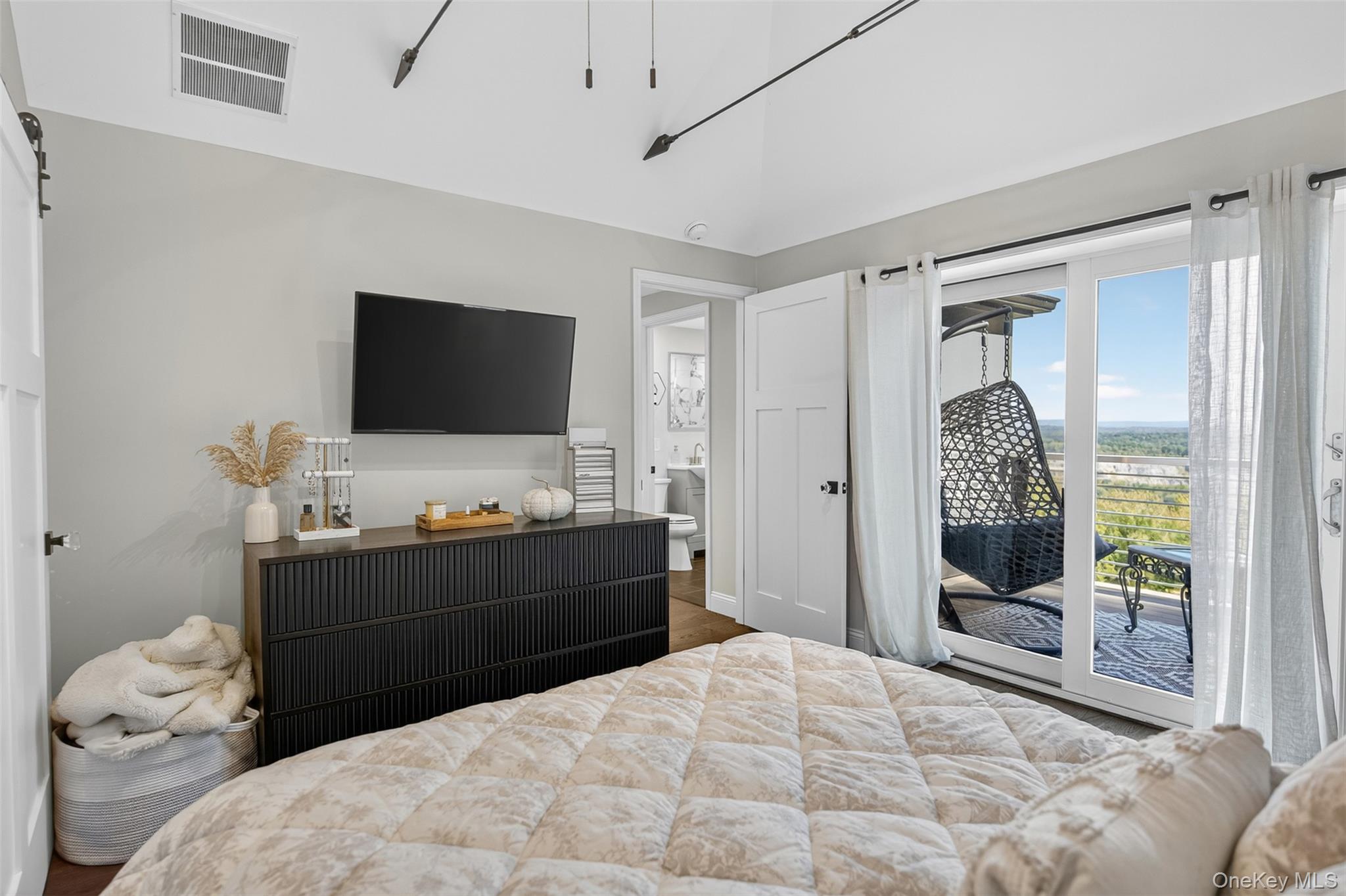 1568 Route 9W, Marlboro, NY 12542