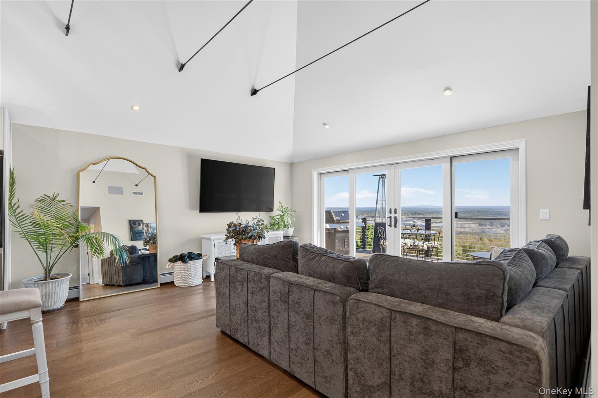 1568 Route 9W, Marlboro, NY 12542