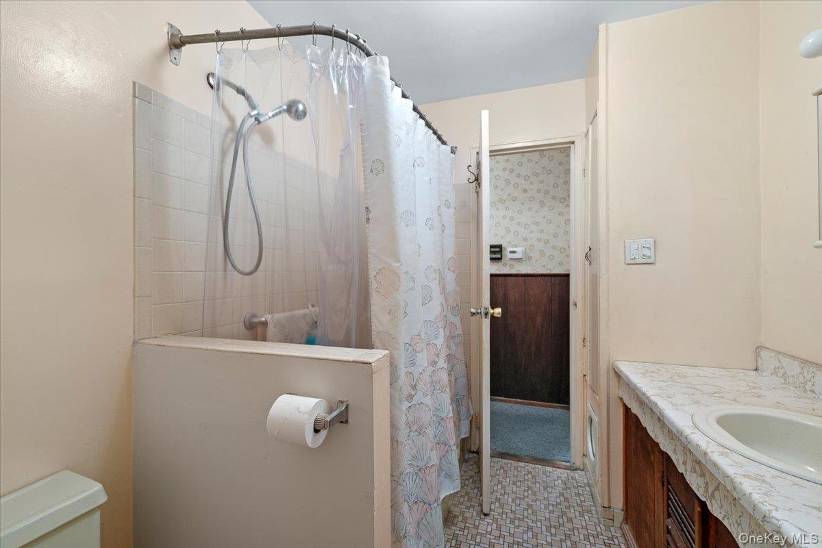 32 Ravenwood Drive, Kings Park, NY 11754