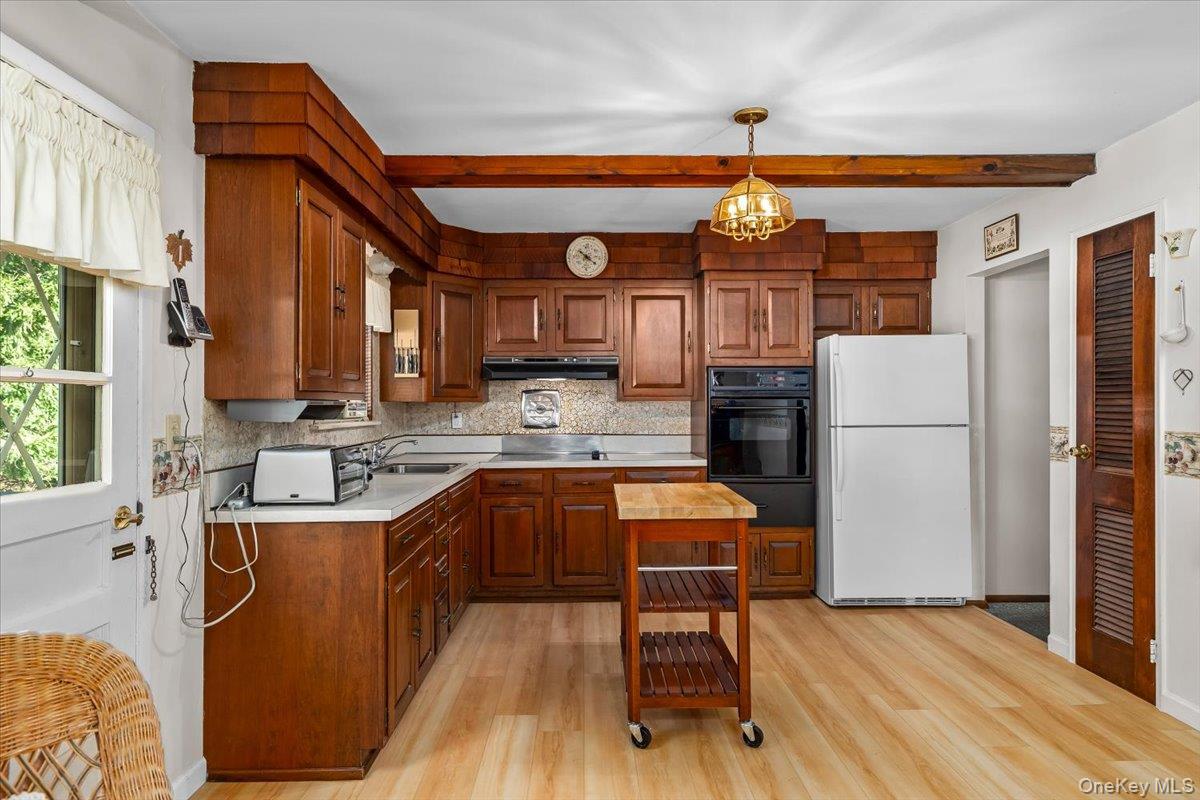 32 Ravenwood Drive, Kings Park, NY 11754