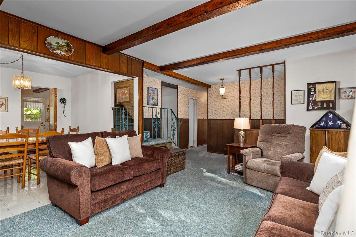 32 Ravenwood Drive, Kings Park, NY 11754