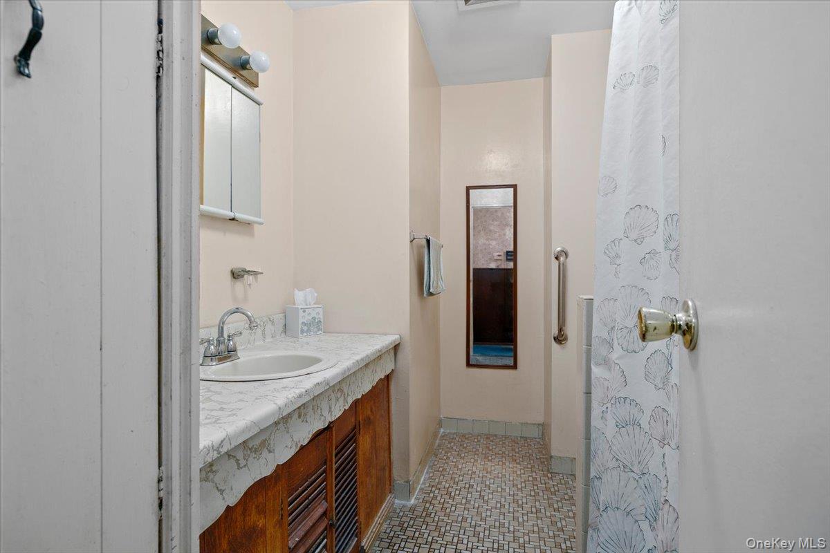 32 Ravenwood Drive, Kings Park, NY 11754