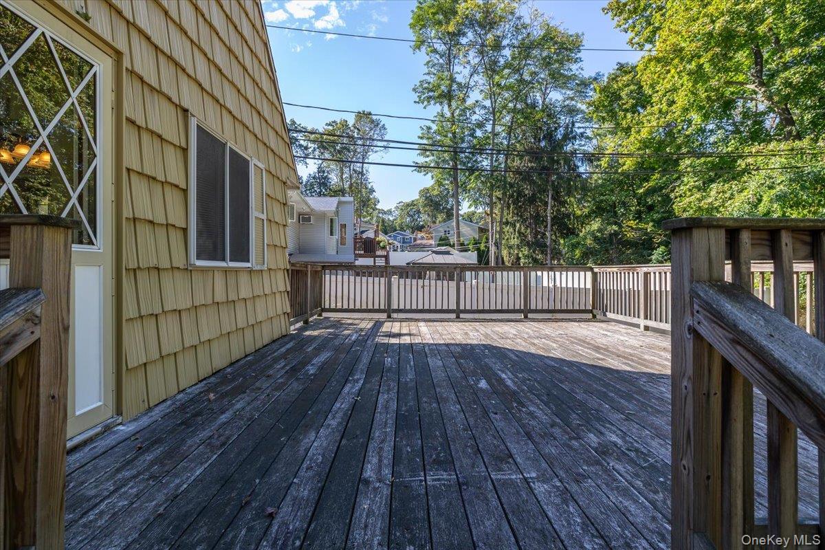 32 Ravenwood Drive, Kings Park, NY 11754