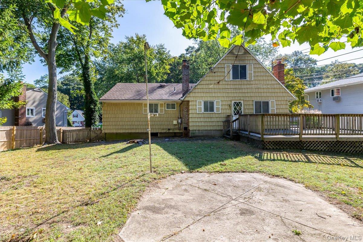 32 Ravenwood Drive, Kings Park, NY 11754