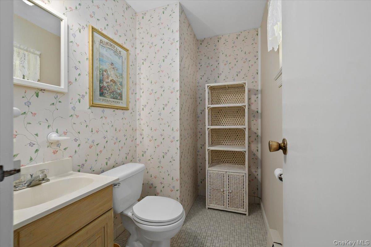 32 Ravenwood Drive, Kings Park, NY 11754