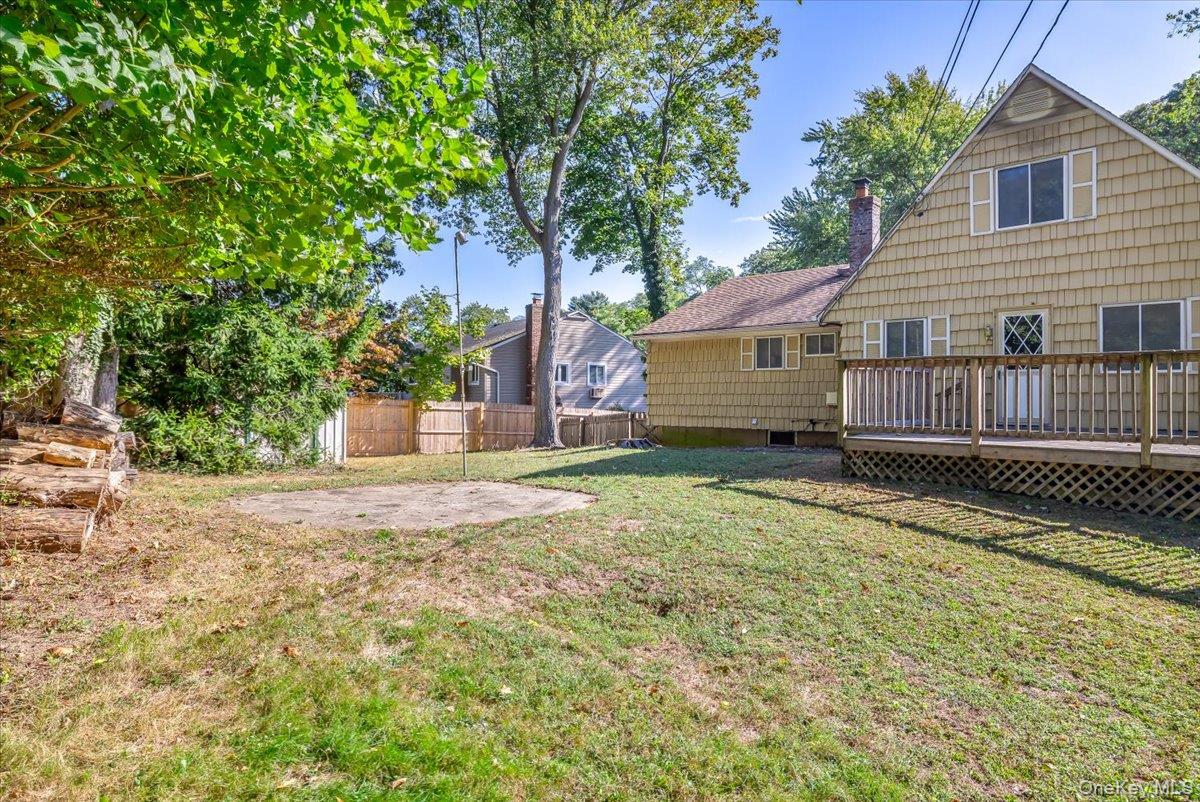 32 Ravenwood Drive, Kings Park, NY 11754