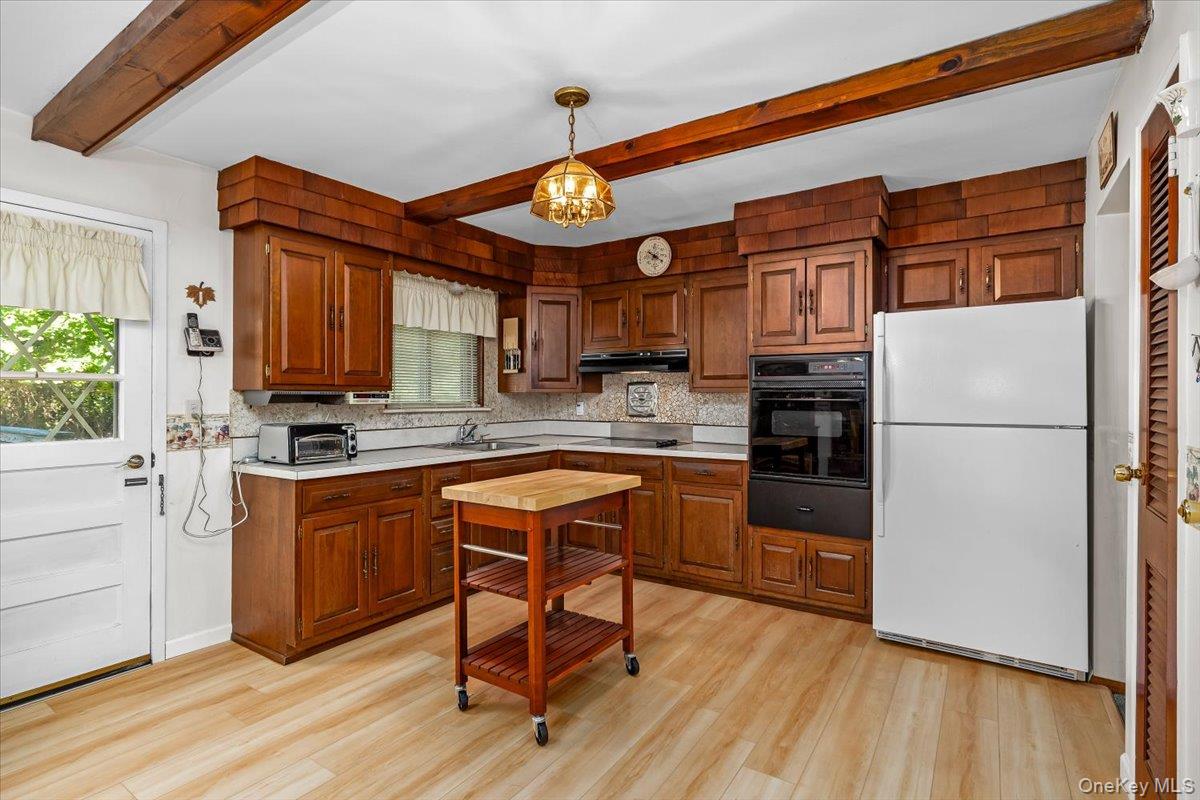 32 Ravenwood Drive, Kings Park, NY 11754