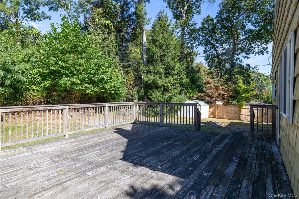 32 Ravenwood Drive, Kings Park, NY 11754