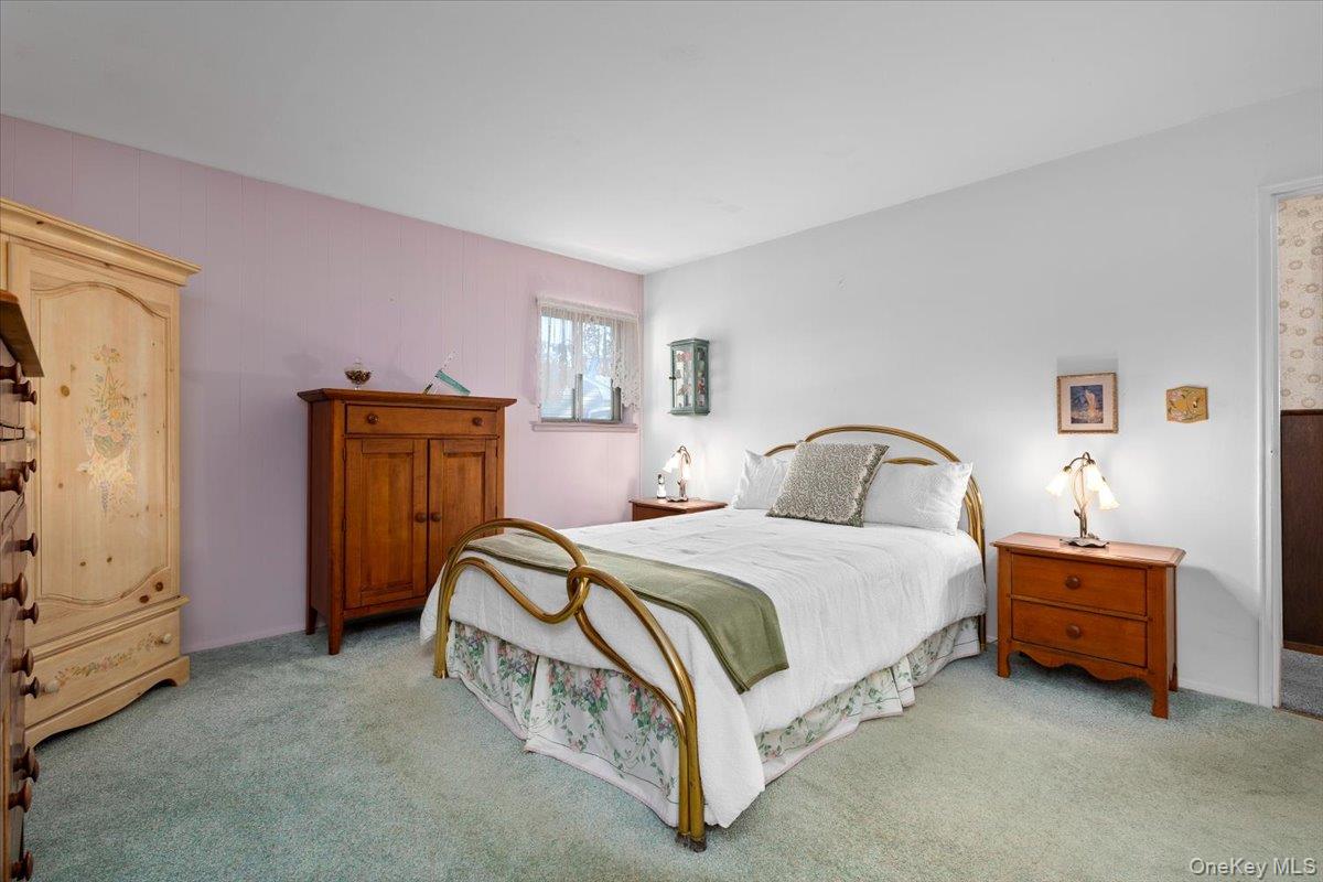 32 Ravenwood Drive, Kings Park, NY 11754